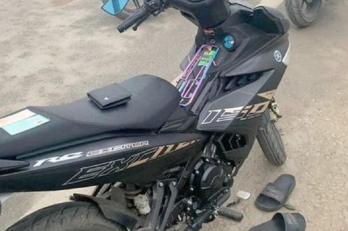 Để lại xe máy trên cầu rồi về nhà đóng cửa, thanh niên khiến nhiều người nháo nhào tìm kiếm