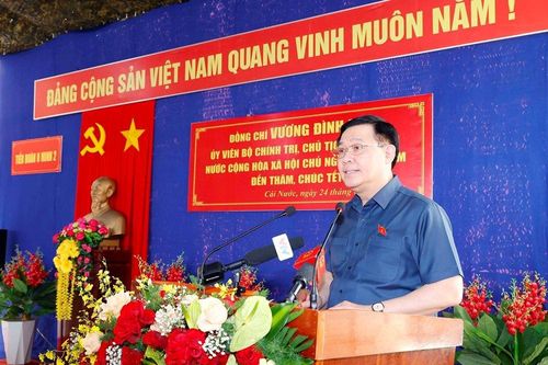 Chủ tịch Quốc hội Vương Đình Huệ thăm và chúc Tết cán bộ, chiến sỹ Tiểu đoàn U Minh 2