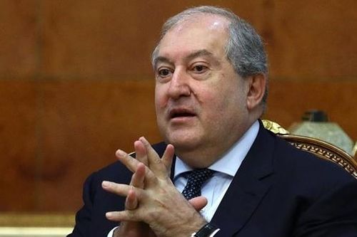 Tổng thống Armenia bất ngờ từ chức