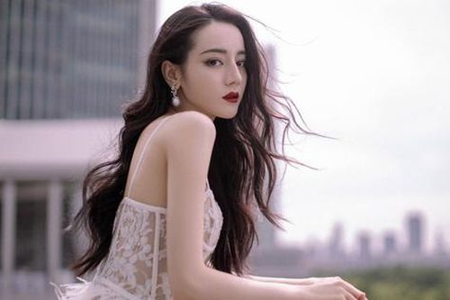 'Nữ hoàng quảng cáo' Địch Lệ Nhiệt Ba lấn át dàn đàn chị Hoa đán nhờ cách ăn nhiều nhưng... phải đúng