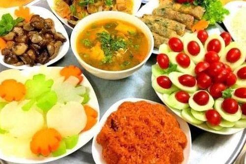 Muôn kiểu bày biện cỗ đưa tiễn ông Công – ông Táo của Sao Việt