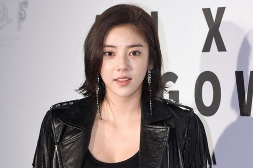 Son Dam Bi kết hôn