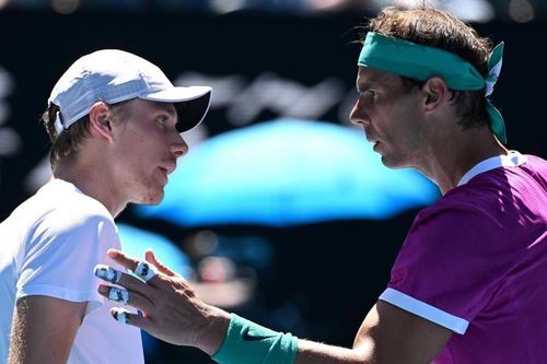 Shapovalov chỉ trích Nadal và trọng tài khi thua trận