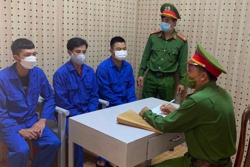 Con nợ thuê người bắt cóc, đánh đập chủ nợ