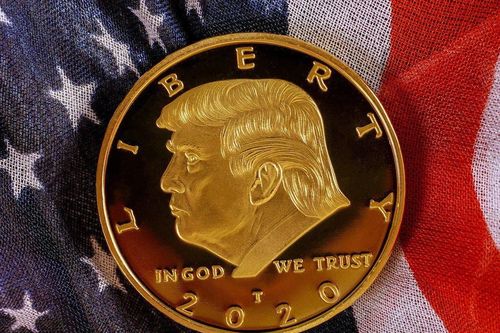 Gia đình Trump cảnh báo đồng TrumpCoin
