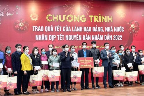 Phó Thủ tướng Lê Văn Thành tặng quà Tết tại Hải Dương