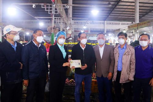 Nửa đêm, lãnh đạo Đà Nẵng thị sát 3 đầu mối cung cấp thực phẩm cho người dân