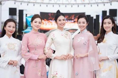 Hoa hậu Việt Nam 2016 'đọ sắc' áo dài cùng Hoa hậu châu Á tại Mỹ khiến netizen 'ngẩn ngơ'