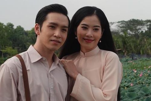 Diễn cảnh hôn 'bạo liệt' với Bạch Công Khanh, Nam Em gặp khó khăn khi 'xả vai'
