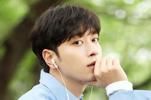 Tài tử 'Thư ký Kim sao thế' - Chansung (2PM) kết hôn với bạn gái hơn 8 tuổi