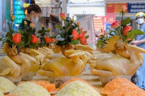 'Gà ngậm hoa hồng' khu phố cổ Hà Nội đắt khách ngày ông Công ông Táo
