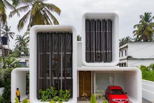 Độc đáo ngôi nhà hình chiếc điện thoại di động, dùng cửa chớp trục xoay để thông gió