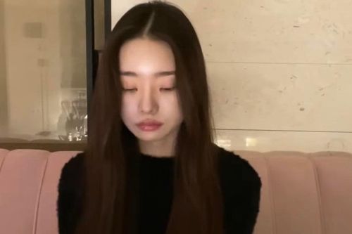 Song Ji A 'Địa ngục độc thân' đăng video xin lỗi sau lùm xùm dùng hàng giả