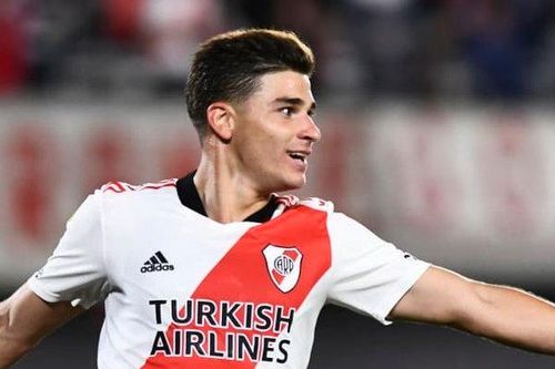 Man City giành Julian Alvarez ngay trước mũi Man United