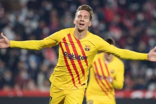 Barca 'quay xe' với Luuk de Jong