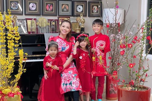 Thanh Thảo đưa con đi du xuân để không quên cội nguồn và phong tục Tết người Việt