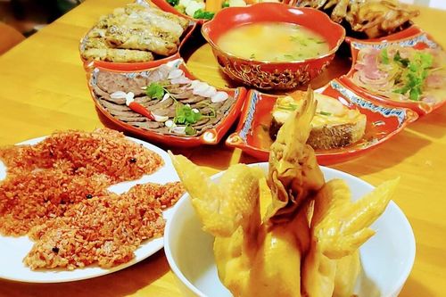 Mâm cúng Ông Công Ông Táo ngày 23 tháng Chạp: Người hiện đại sang chảnh, người giữ nét truyền thống