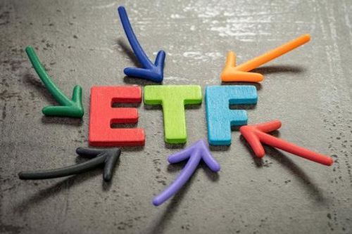 Các ETFs sẽ tập trung bán cổ phiếu bất động sản, gom mạnh ngân hàng và bán lẻ trong đầu năm 2022