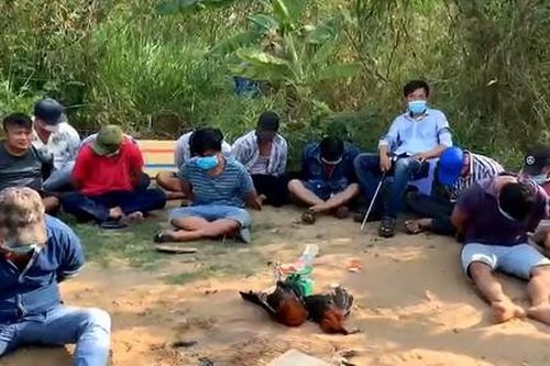 TPHCM: Công an đột kích sới gà, nhiều con bạc tháo chạy tán loạn