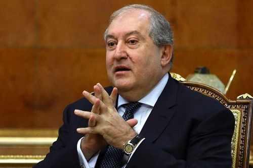 Tổng thống Armenia bất ngờ từ chức