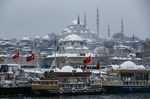Cảnh tuyết đẹp như trong cổ tích ở Athens và Istanbul