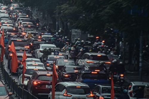 Cận Tết nhiều tuyến đường Hà Nội đông nghẹt thở