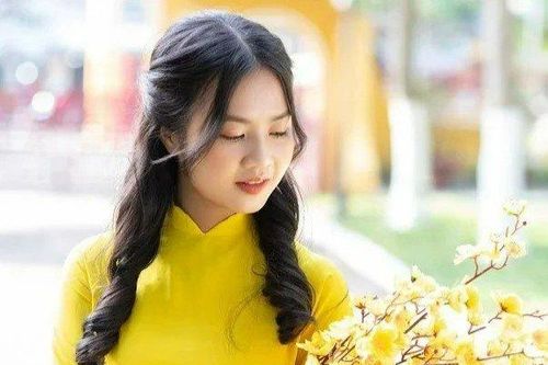 Sinh viên ở lại TP.HCM đi làm xuyên Tết, đón giao thừa trực tuyến