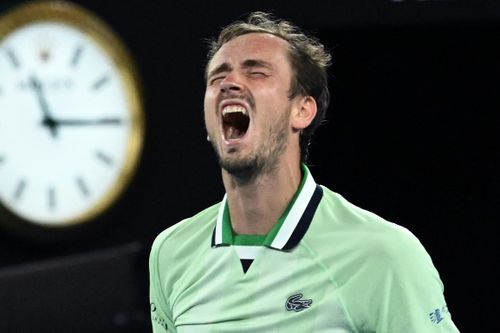Medvedev ngược dòng vào bán kết Australian Open