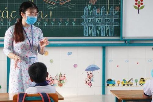 Giáo viên TP HCM nhận quà Tết 1,5 triệu đồng/người