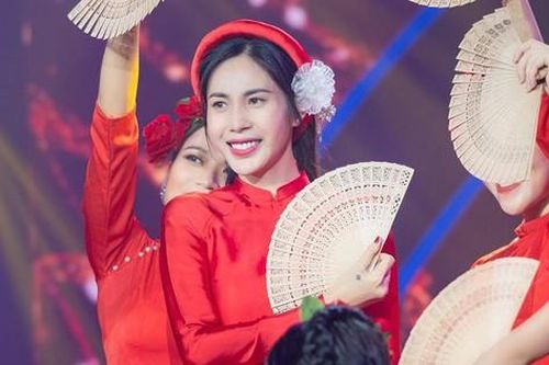 Ca sĩ Thủy Tiên tái xuất sân khấu lại bị anti-fan công kích