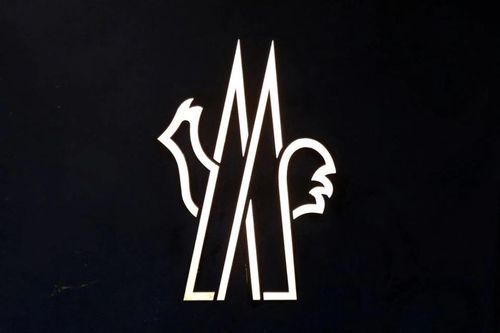 Thương hiệu Moncler của Italy loại bỏ lông thú trên sản phẩm áo parka