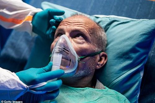 Lý do khiến một số người mắc COVID-19 nặng hơn những người khác