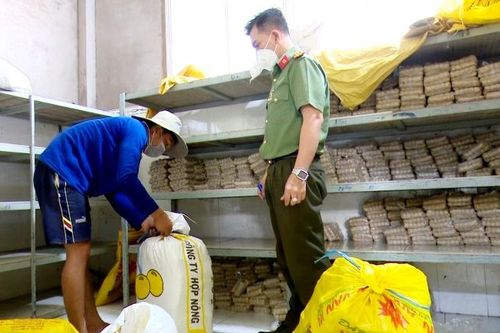 Gần 7 tấn chả đòn chay sử dụng hàn the bị bắt giữ