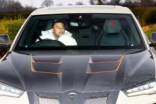 Lingard phẫn nộ với cách đối xử của MU