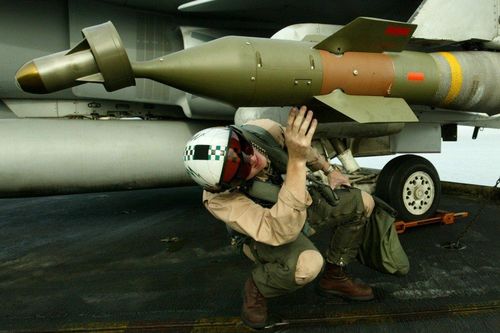 Không quân Mỹ phát triển hệ thống vũ khí laser nhằm đối phó với máy bay không người lái