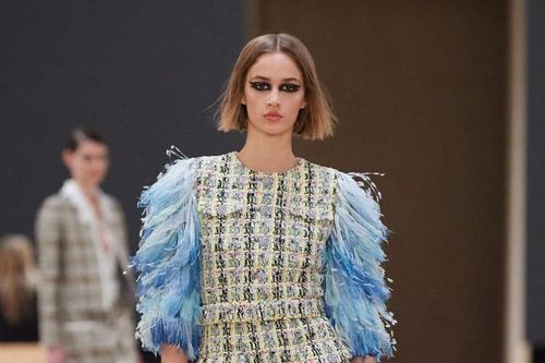 Chanel gây sững sờ vì lột xác 'trẻ hóa' trong BTS Xuân Hè Haute Couture 2022