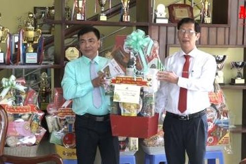 Phó Chủ tịch UBND tỉnh An Giang Lê Văn Phước thăm, chúc Tết doanh nghiệp