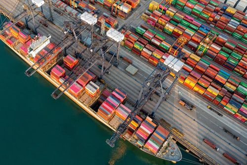 Cảng container lớn thứ 4 thế giới giảm thời gian tiếp nhận hàng, giá cước vận chuyển tăng mạnh