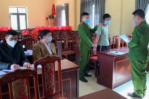Bắt kẻ dùng dao thái chuối chém em dâu