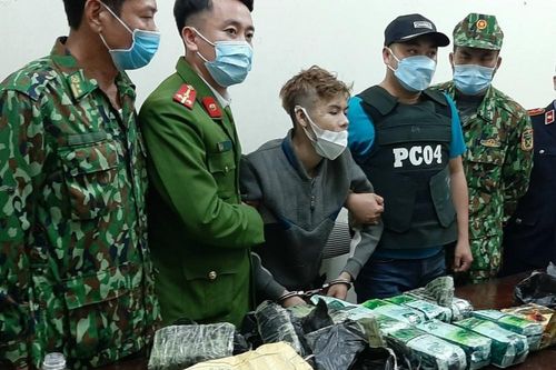 Bị vây bắt khi đang vận chuyển ma túy, nghi phạm lao xe vào lực lượng chức năng