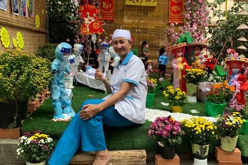 Rộn ràng đường hoa xuân trong Bệnh viện Chợ Rẫy, ấm lòng người bệnh