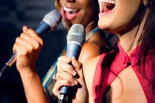 Dịp nghỉ Tết, người dân cần chú ý điều gì khi hát karaoke để không bị xử phạt hành chính?