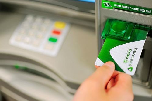 Đi rút tiền ATM bị nuốt thẻ, phải làm gì?