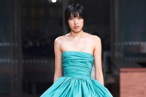 Phương Oanh diễn show cao cấp ở Pháp