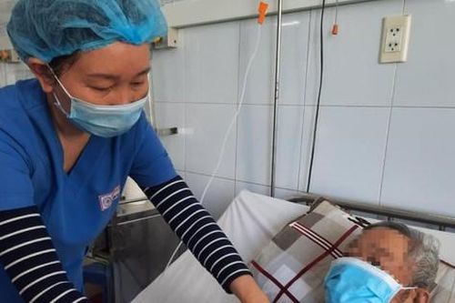 Cụ ông sống chung với đầu đạn trong người hơn 60 năm