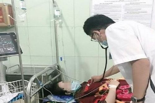 Nữ sinh 21 tuổi sốc phản vệ sau khi ăn... mì tôm