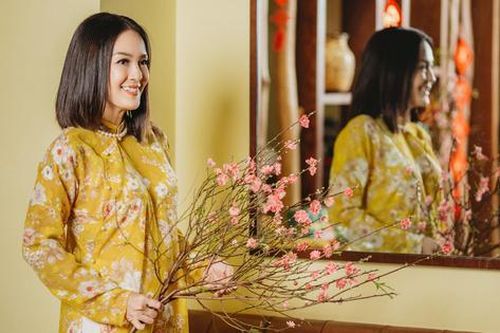 Á hậu Chung Vũ Thanh Uyên háo hức đón Tết cổ truyền