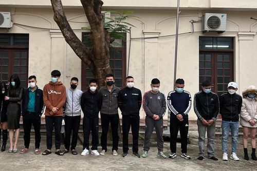 Cảnh sát đột kích vũ trường ở Sầm Sơn, tạm giữ hàng chục dân chơi cùng dàn tiếp viên