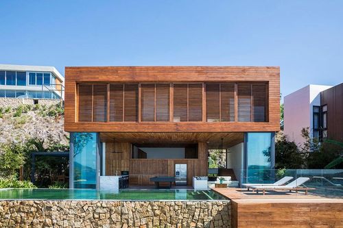 Biệt thự hiện đại có bể bơi tràn bờ độc đáo ở Nha Trang