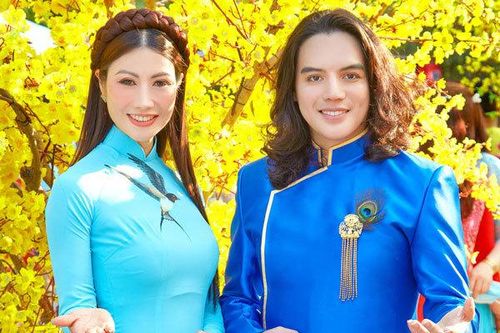 Hoa hậu Đào Ái Nhi đọ dáng cùng NTK Brian Võ